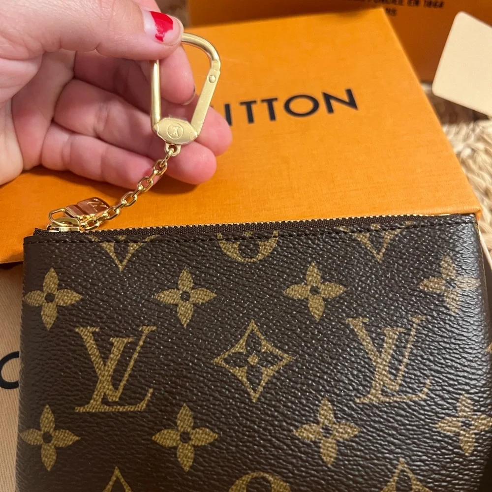 Louis Vuitton Monogram Key Holder - Brown and Gold - Picture 2 of 10